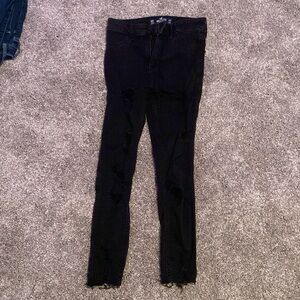 Black ripped hollister skinny jeans